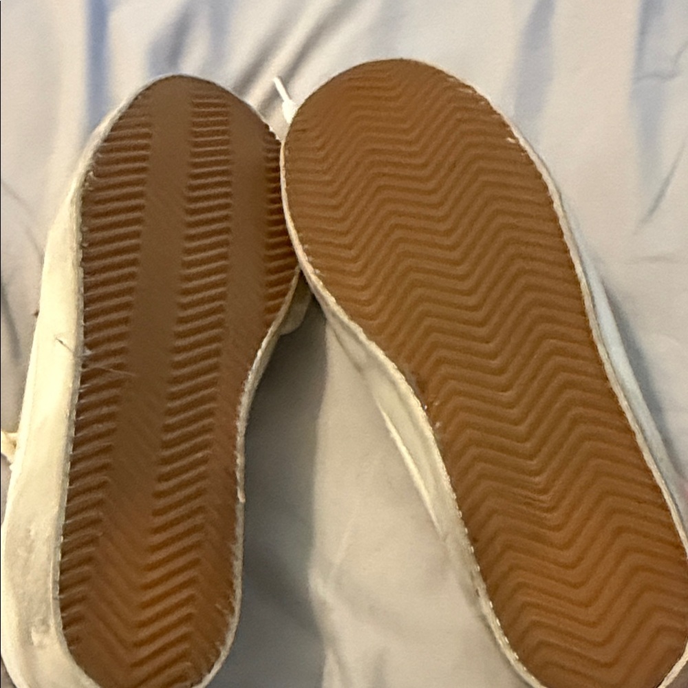 Golden Goose Super Star Tennis shoes. Women’s 8. Worn twice. All discolorations - Picture 7 of 8